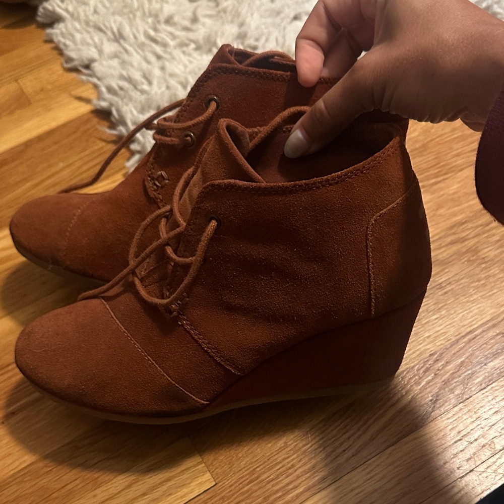 Toms Rust Suede Wedge Boots